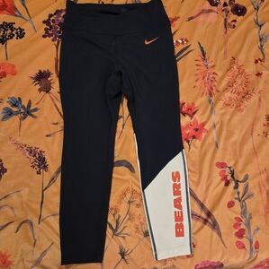 Like new NFL Chicago Bears cropped Nike dri-fit leggings, sz M
